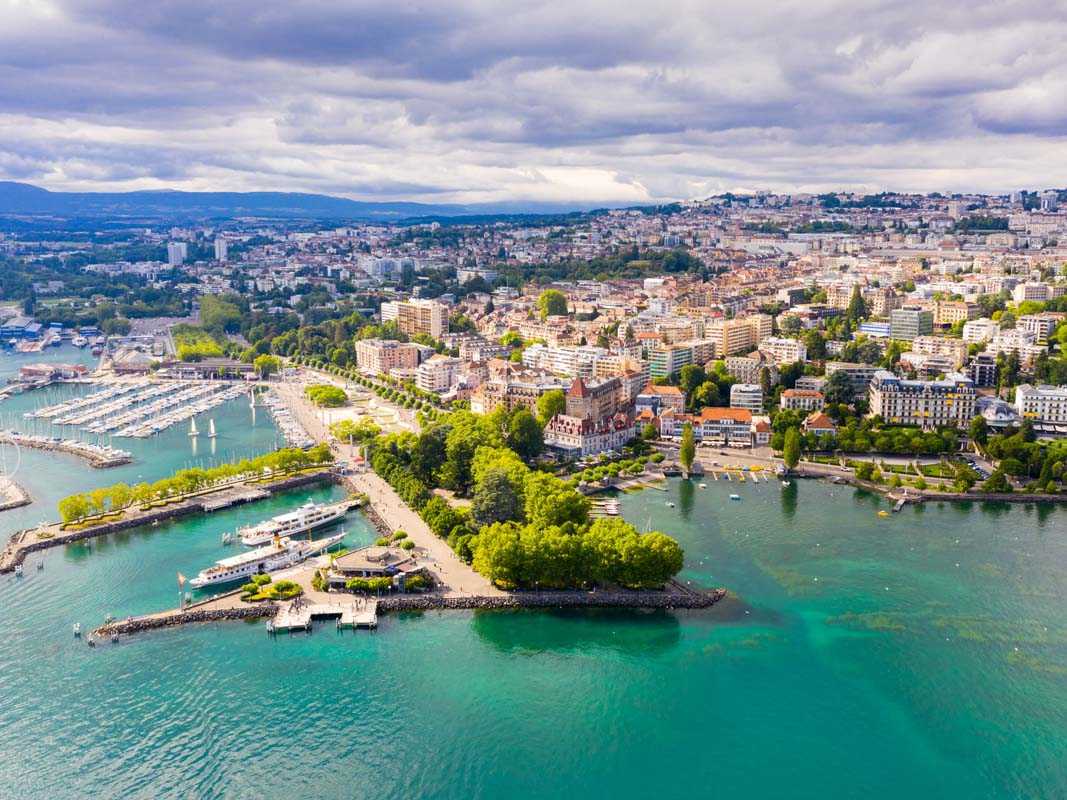 Chauffeur Switzerland Taxi transfer to Luasanne airport