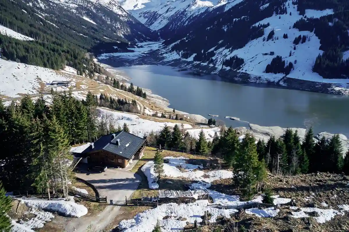 taxi Interlaken to Zurich airport